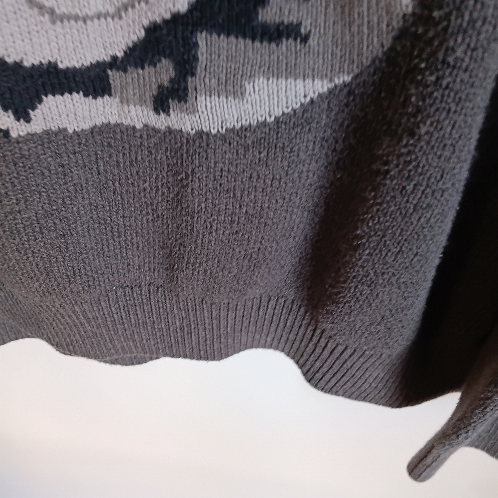 Gray Windriver Knit Sweater with Wolf Design - Picture 5 of 10
